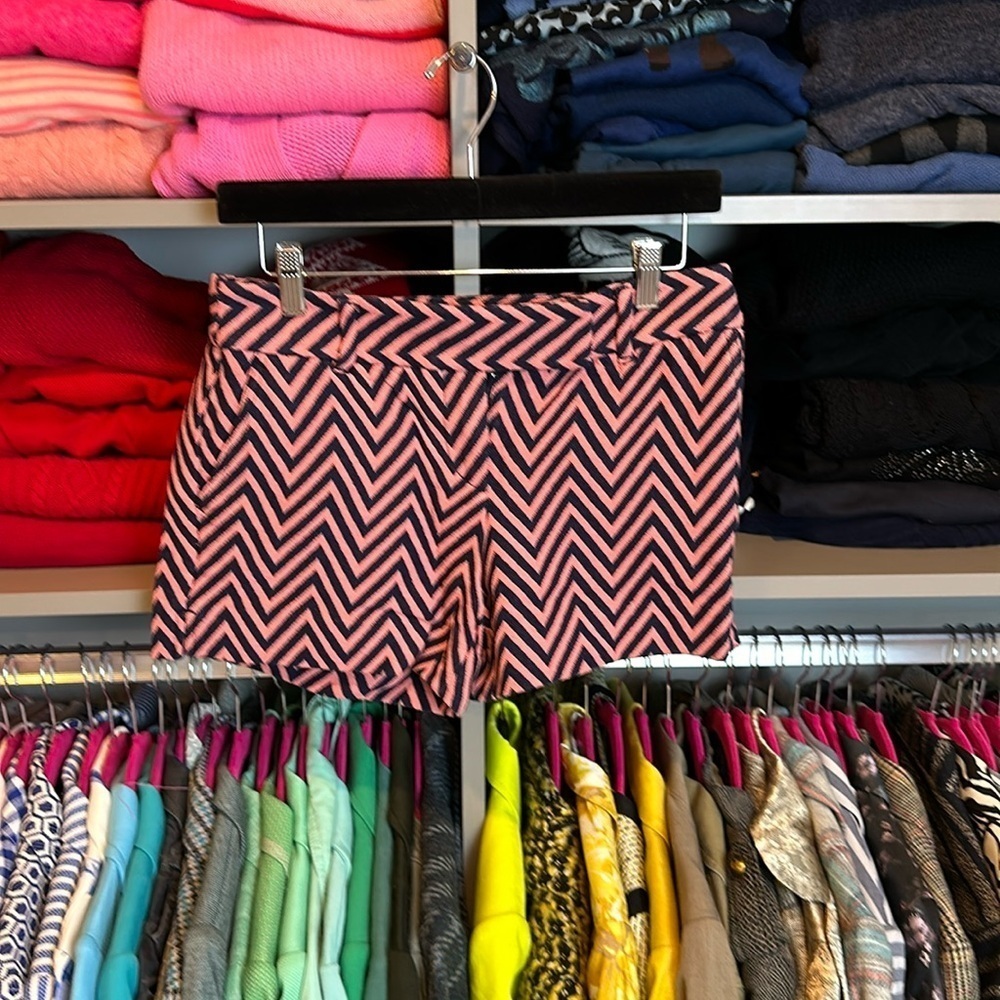 Loft pink and navy chevron 4” shorts size 0